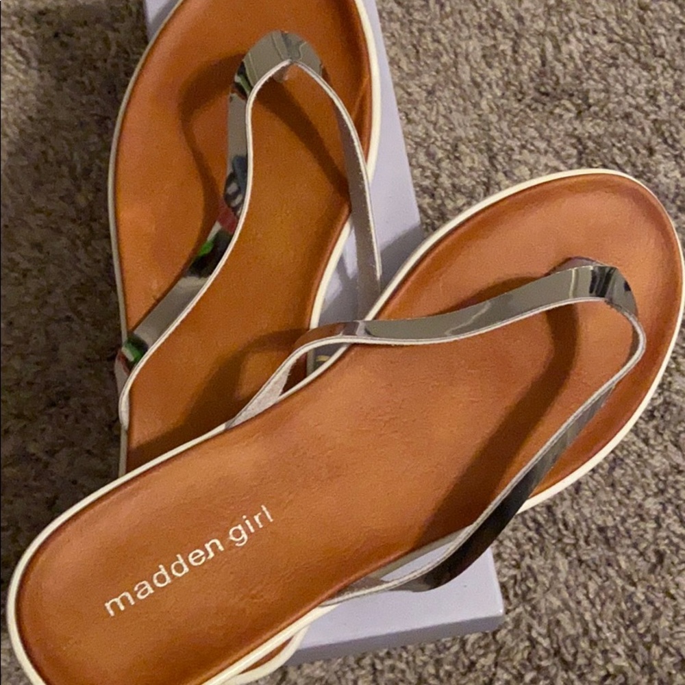 Madden girl flip flops